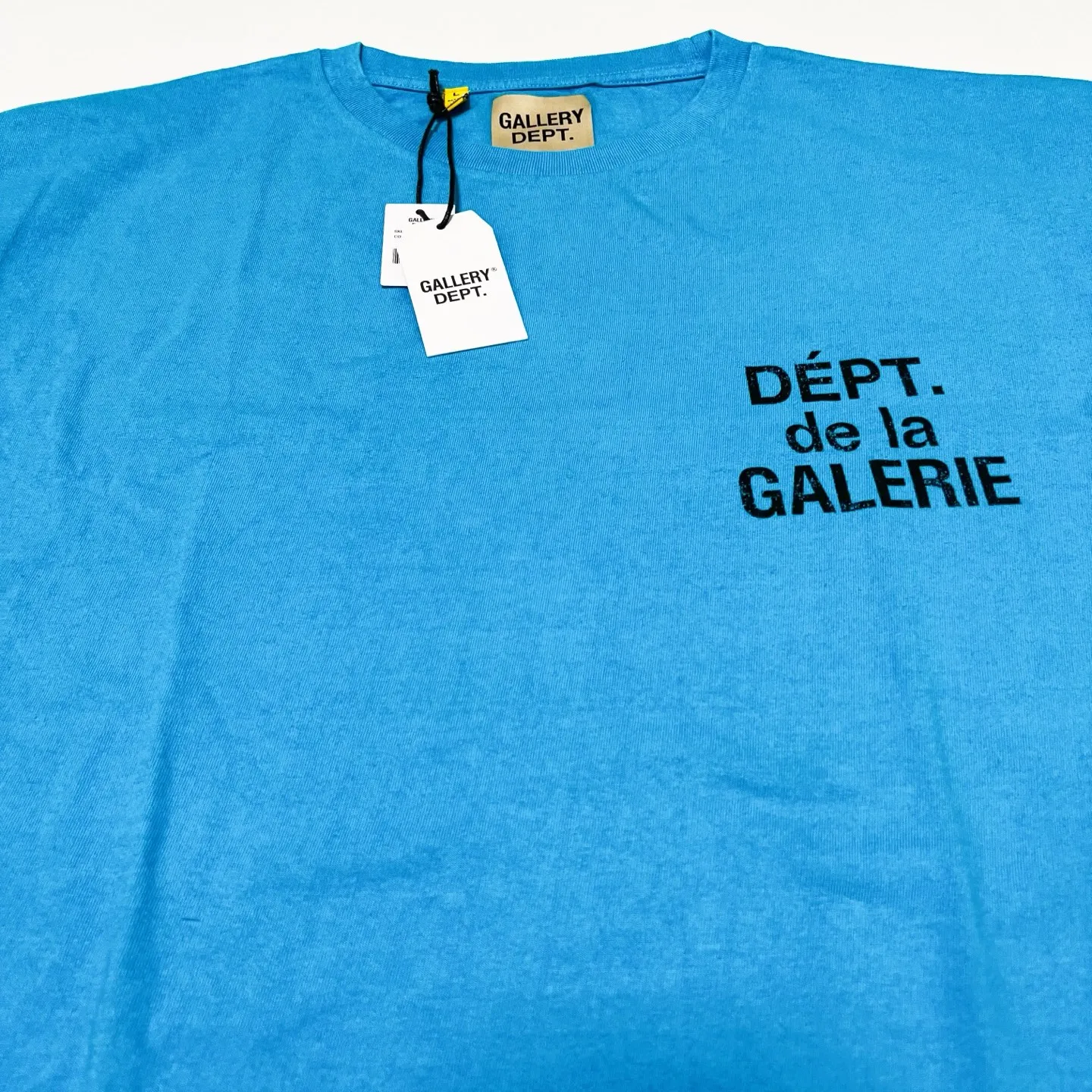 GALLERY DEPT. FRENCH TEE/LIGHT TEAL Lake Blue French Lake Blue S-XL Summer Dopamine Color American Retro Original Same OE Yarn Cone Fabric Garment Dyeing Printing Rewashed Water Distressing Simulates Natural Distressing Effect Correct Accessories Top Purchasing Level